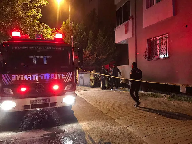 Son dakika: Kartal'da mobilya atölyesinde yangın: 2 kişi öldü-1