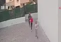 Adana'da akılalmaz hırsızlık! Oyun parkında çocuğa hırsızlık yaptıran şüpheli tutuklandı