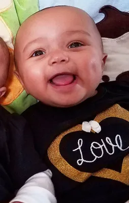 Aynı anne babadan doğduklarına kimse inanamıyor