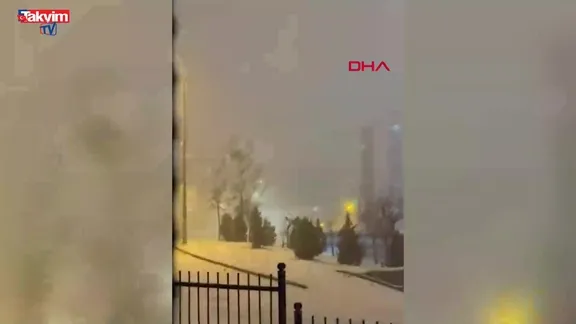 Şırnak’ta kar yağışı sırasında apartmana yıldırım düştü