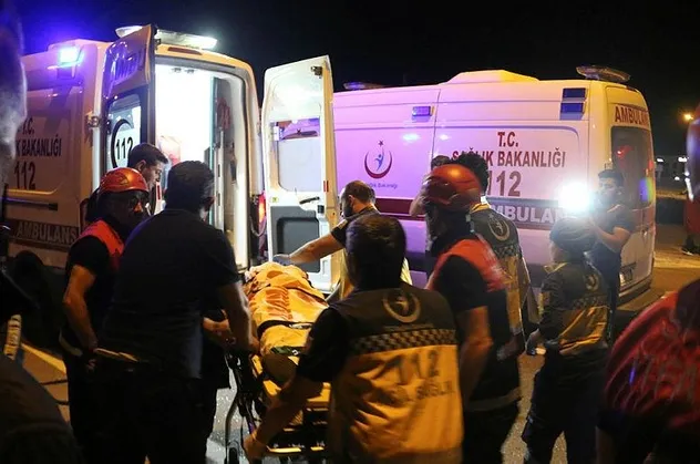 Sivas'ta yolcu otobüsü ile otomobil çarpıştı! Ölü ve yaralılar var