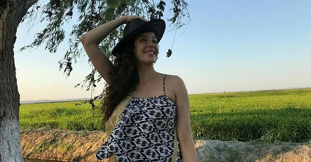 Azra Akın eşi Atakan Koru ve minik oğlu Demir'le yürüyüş yaptı