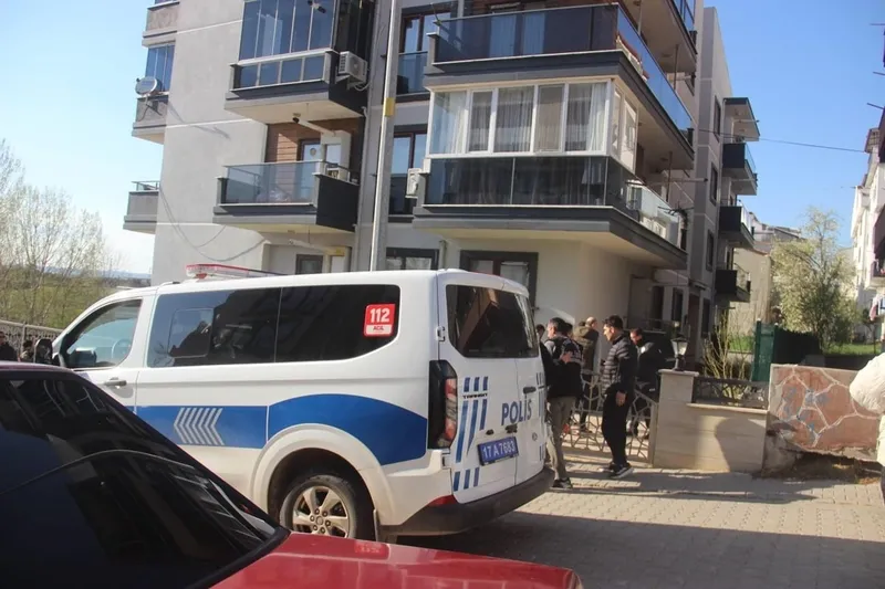 canakkalede-tartisma-kanli-bitti-tartistigi-esini-av-tufegiyle-oldurdu-1775405598800.jpeg Çanakkale'de tartışma kanlı bitti: Tartıştığı eşini av tüfeğiyle öldürdü-3