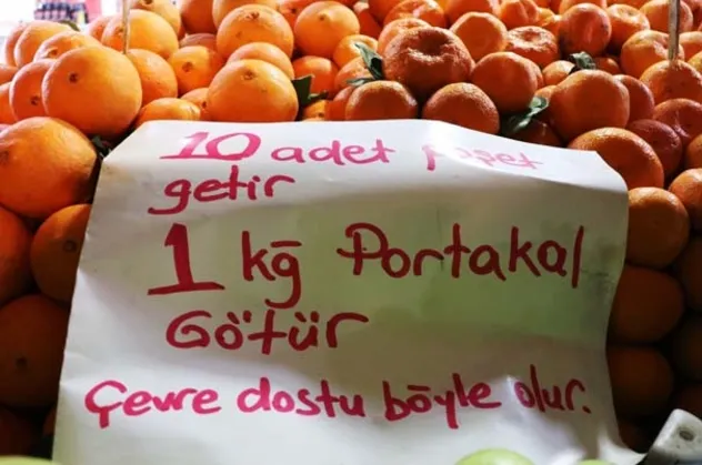 Malatya'da bir esnaftan ilginç poşet uygulaması