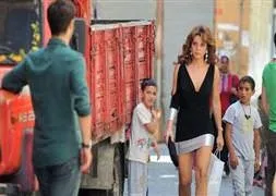 ’Yürü be Aysel, kim tutar seni’