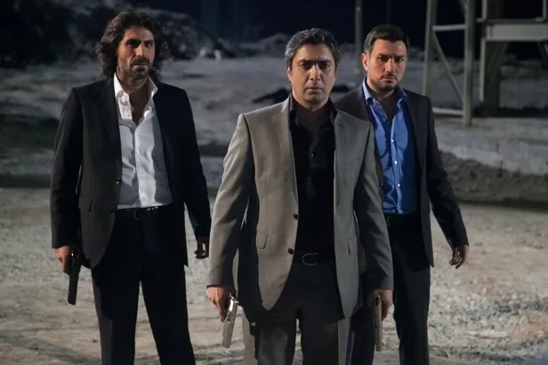 kurtlar-vadisi-hasretle-bekleyenlere-once-mujde-sonra-kotu-haber-verildi-meger-yeni-sezonun-cekimleri-1687181046365.jpg Kurtlar Vadisi özlemle bekleyenlere önce müjde sonrası kötü haber geldi! Yeni sezonun çekimleri için...-7
