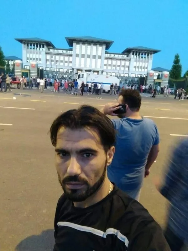 15-temmuz-gecesi-tek-yumurta-ikizlerini-fetocu-hainlerin-bombasi-ayirdi-esini-aradi-helallik-istedi-dakikalar-1656738192500.jpeg 15 Temmuz gecesi tek yumurta ikizlerini FETÖ'cü hainlerin bombası ayırdı! Eşini aradı helallik istedi dakikalar sonra şehit oldu-3