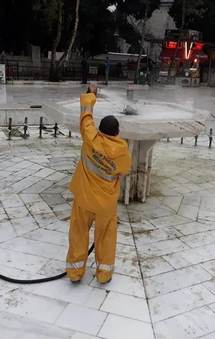 İBB havuzu temizlemeyince vatandaşlardan şikayet yağdı! İlçe belediyesi kolları sıvadı