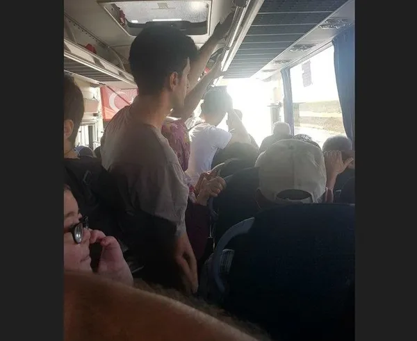 1689919327760.jpeg Adana'da CHP'li Zeydan Karalar'dan vatandaşa eziyet | Yolcular isyan etti! Kavurucu sıcakta üst üste yolculuk-5