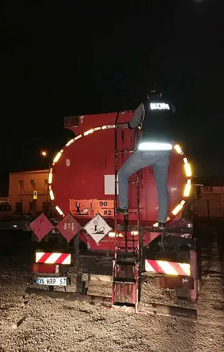 İzmir'de 18 ton kaçak akaryakıt ele geçirildi