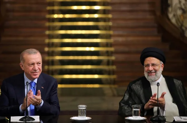 uclu-zirvede-samimi-goruntuler-baskan-erdoganin-putin-ile-diyalogu-dikkat-cekti-1658317541223.jpg Üçlü zirvede samimi görüntüler: Başkan Erdoğan'ın Putin ile diyalogu dikkat çekti-4