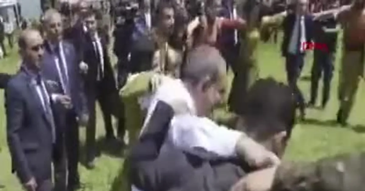 SON DAKİKA: Azerbaycan'ı yenemeyen Ermenistan'ın Başbakanı Paşinyan PKK yanlılarıyla omuz omuza