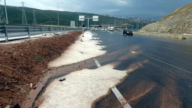 Kocaeli'de dolu yağdı, TEM yolu kapandı-4