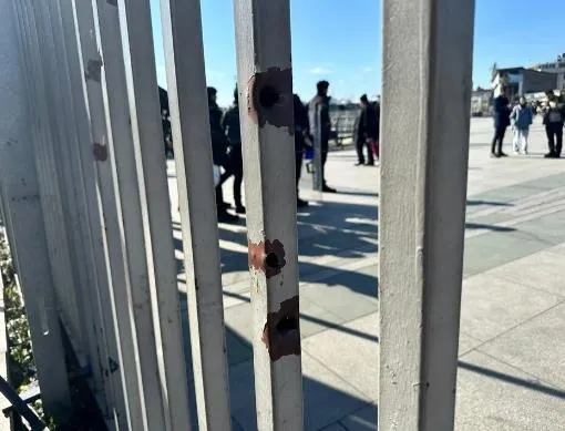 istanbul-adliyesine-toror-saldirisi-48-supheli-tutuklama-talebiyle-sulh-ceza-hakimligine-sevk-edildi-1707499386542.jpeg Çağlayan’daki terör saldırısında hainlerin asıl planı deşifre oldu! Kağıt parçasından gazeteci ve milletvekili isimleri çıktı-2