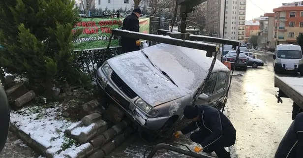 İstanbul’da cadde buz pistine döndü! Araçlar bu hale geldi