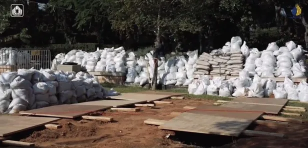 hamas-vuruyor-bibi-gizliyor-israilli-mezarlik-yoneticilerinden-itiraf-gibi-aciklama-son-48-saatte-50ye-yakin-c-1700411468793.jpeg Hamas vuruyor Bibi gizliyor! İsrailli mezarlık yöneticilerinden itiraf gibi açıklama: Her 1 -1,5 saatte bir cenaze töreni yapılıyor-5