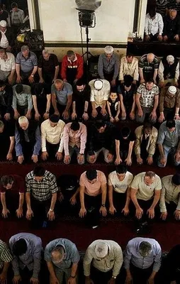 Berat Kandili'nde eller duaya açıldı