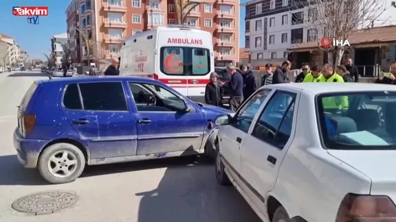 Çorum'da iki otomobil çarpıştı: 2 yaralı