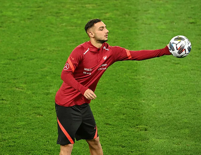 Milli yıldız Süper Lig’e geliyor! Menajeri resmen açıkladı