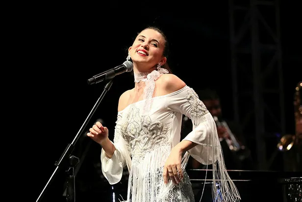 karsu-kimdir-kac-yasinda-nereli-karsu-donmezin-meslegi-ne-sevgilisi-var-mi-1636884859320.jpg Karsu kimdir, kaç yaşında, nereli? Karsu Dönmez'in mesleği ne, sevgilisi var mı?-5