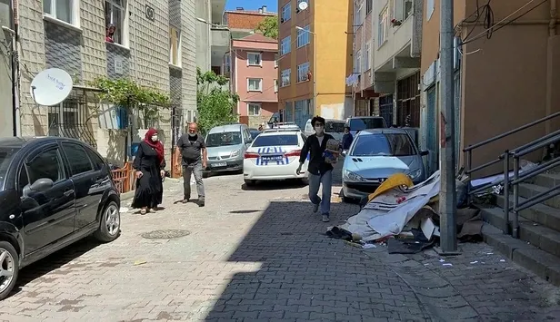 SON DAKİKA: İstanbul’da dehşet anları kamerada: Ev sahibi kiracısını bıçakladı-5