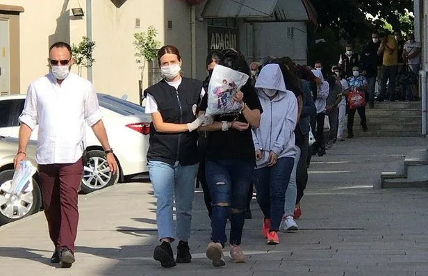 Son Dakika Kendisini Dis Hekimi Olarak Tanitan Su Tesisatcisi Swinger Partisine Katilan Ciftleri Dolandirdi Takvim