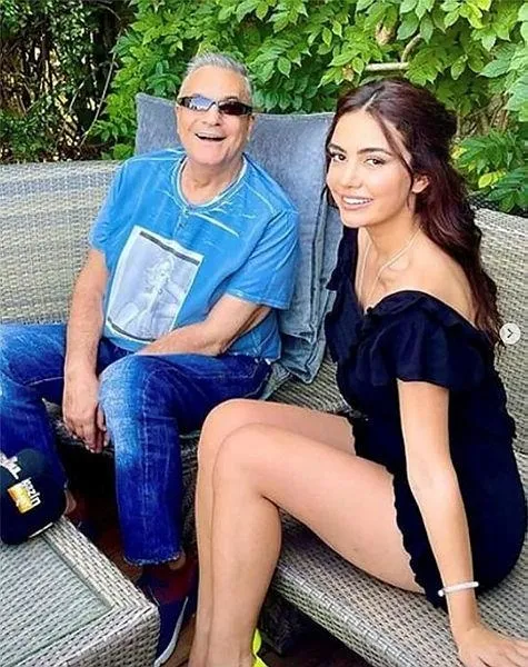 ece-ronay-acti-agzini-yumdu-gozunu-mehmet-ali-erbile-kendi-kizi-benden-1640030434099.jpeg Ece Ronay açtı ağzını yumdu gözünü! Mehmet Ali Erbil'e "Kendi kızı benden..."-5