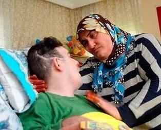 Gülsüm anne yüz felci oldu