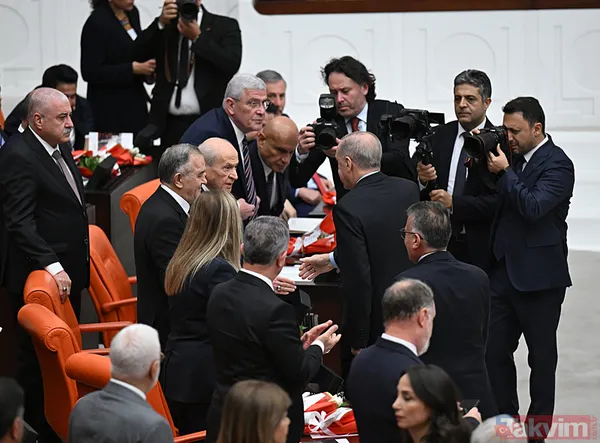 TBMM'de renkli anlar! Önce açılış sonra resepsiyon... Başkan Erdoğan'dan "biriz beraberiz" mesajı: Tek tek tokalaştı - 45