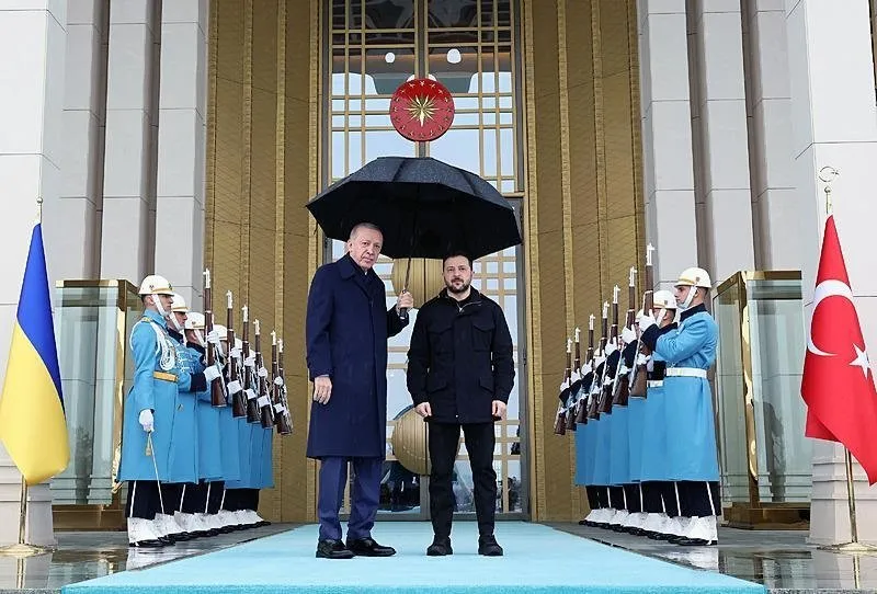 Başkan Recep Tayyip Erdoğan, Ukrayna Devlet Başkanı Volodimir Zelenskiy'i Cumhurbaşkanlığı Külliyesi'nde resmi törenle karşıladı. (AA)