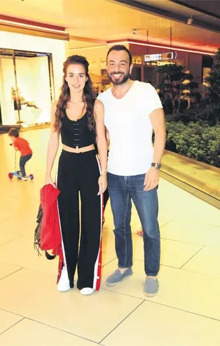 Bensu Soral'ın buzları erittiği Hakan Baş'ın Cannes'ta bulunan 750 bin Euro'luk evinde Hande Soral'ın yaş günü tatili