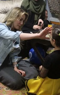 Gamze Özçelik Suriyeli aileyle iftar yaptı