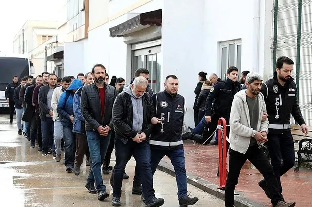 Son dakika: Adana merkezli 13 ilde FETÖ operasyonu: Çok sayıda gözaltı var