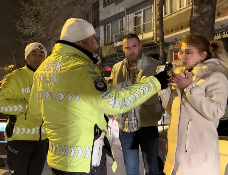 Üflemeyi bilmiyorum diyen sürücü ehliyeti kaptırdı