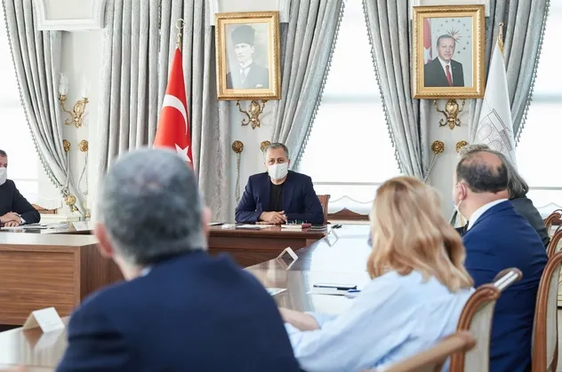 İstanbul'da kademeli mesai nasıl olacak? Vali Yerlikaya gün verdi