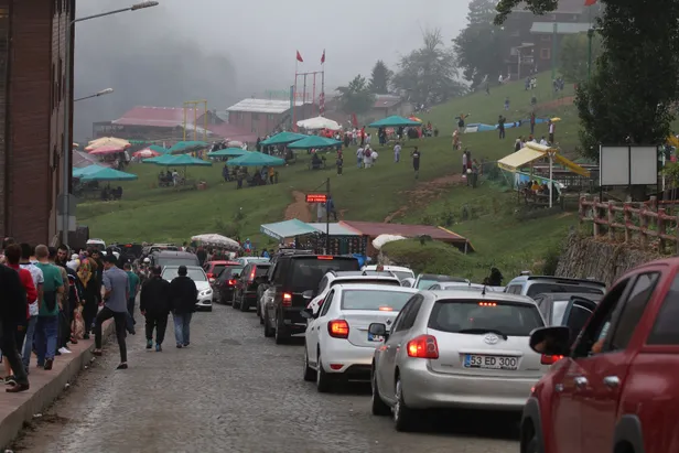 Başkan Erdoğan'ın 'Acayip şeyler' diyerek tepki gösterdiği Ayder Yaylası'ndaki salıncaklar kaldırıldı-1