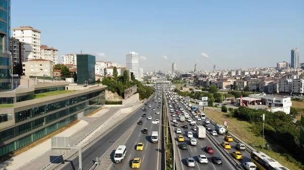 kurban-bayrami-tatili-donusu-istanbulda-trafik-eski-gunlerine-dondu-yogunluk-havadan-goruntulendi-1627279906261.jpg Kurban Bayramı tatili dönüşü İstanbul'da trafik eski günlerine döndü! Yoğunluk havadan görüntülendi-5