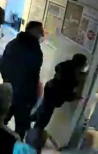 Mersin ve Bolu'da doktora şiddet! Biri darbetti biri burnunu kırdı