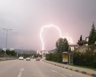 Şimşeklerin gökyüzündeki görsel şöleni!