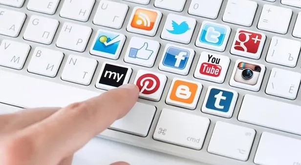 dezenformasyonla-mucadele-tbmmde-yasalasti-yalan-habere-gecit-yok-internet-editorlerine-basin-karti-sosyal-med-1665702667642.jpeg Dezenformasyonla mücadele TBMM'de yasalaştı! Yalan habere geçit yok, internet editörlerine basın kartı, sosyal medya...-10