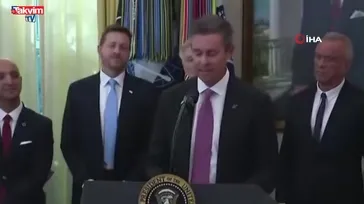 Beyaz Saray’daki basın toplantısında korku dolu anlar: Trump’ın lansmanı karıştı yönetici bayıldı