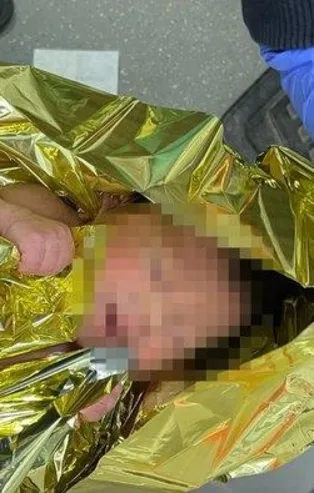 İstanbul Beyoğlu’nda donmak üzereyken bulunan Azra bebek koruma altına alındı! Kan donduran iddia