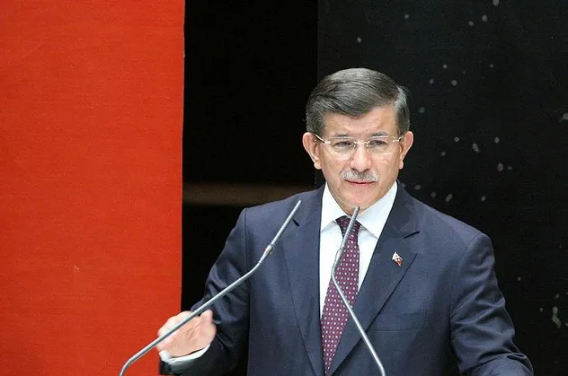 AK Parti MYK'dan Ahmet Davutoğlu dahil 4 isme ihraç kararı! Ahmet Davutoğlu neden ihraç edildi?