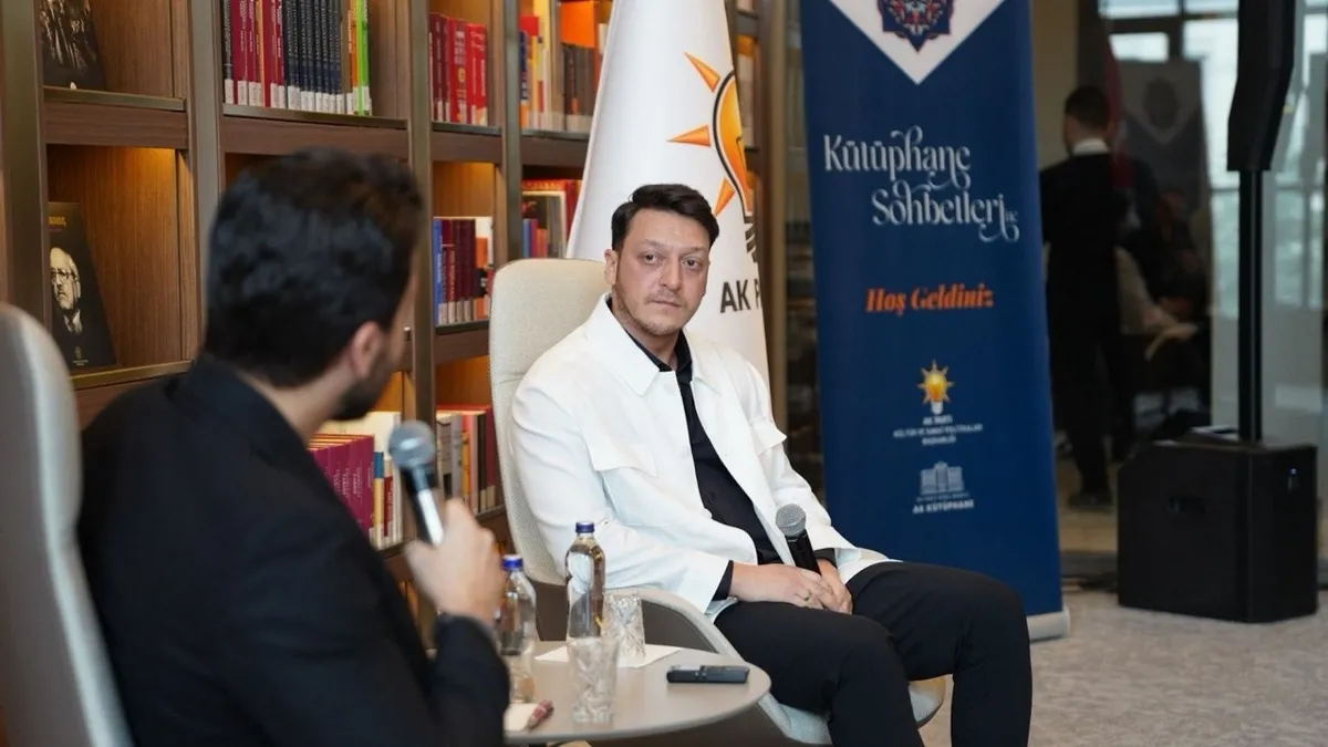 AK Parti'nin Kütüphane Sohbetleri'nin konuğu Mesut Özil: "Cumhurbaşkanımızın fedakarlığını görünce MKYK üyeliğini kabul ettim"