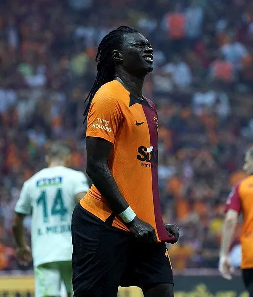 flas-transferler-ile-sov-yapan-aslanin-havasini-giresun-sondurdu-1660429417993.jpeg Flaş transferler ile şov yapan Aslan'ın havasını Giresun söndürdü-6