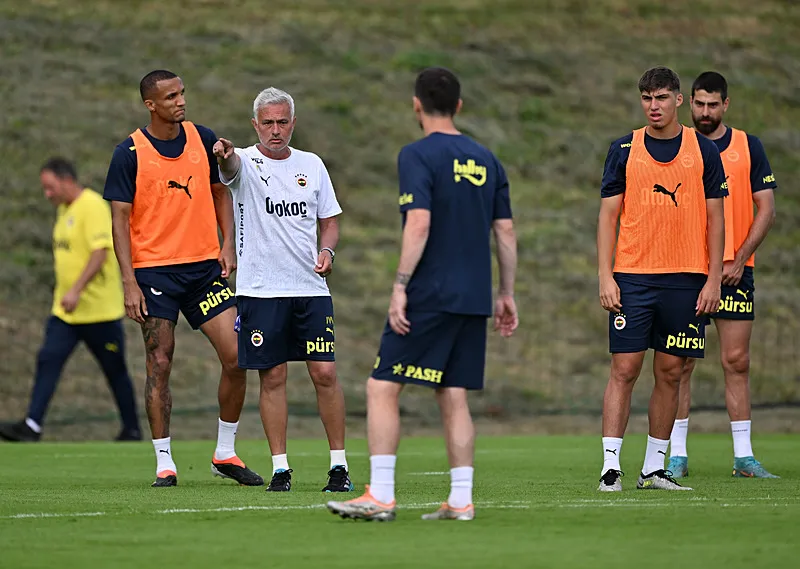 İtalyanlar duyurdu: Fenerbahçe'ye yıldız golcü! En Nesyri beklenirken... - 14