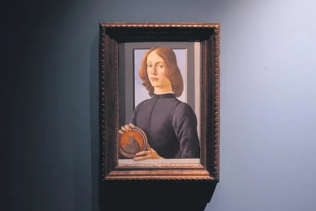 sandro-botticelli-imzali-madalyon-tutan-genc-adam-tablosu-80-milyon-dolara-satiliyor-1601160660322.jpeg Sandro Botticelli imzalı 'Madalyon tutan genç adam' tablosu 80 milyon dolara satılıyor!-2