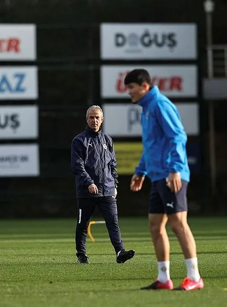 slavia-pragda-fenerbahce-maci-oncesi-onemli-eksikler-dikkat-cekiyor-1645053345215.jpeg Slavia Prag'da Fenerbahçe maçı öncesi önemli eksikler dikkat çekiyor!-4