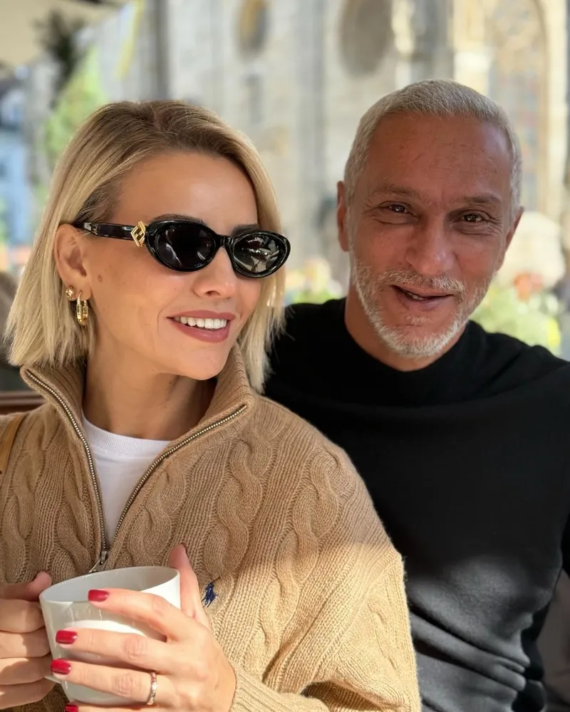 viyanada-ask-baska-esra-erolun-esi-ali-ozbirle-havali-pozlari-ortaligi-salladi-1760794383769.jpg Kaynak: Sosyal medya