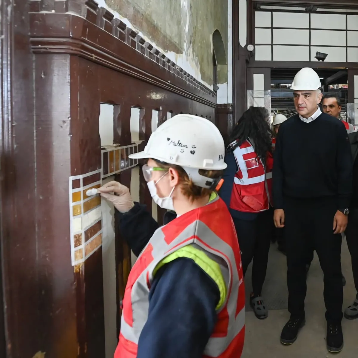 Bakan Ersoy Sirkeci Garı sahasındaki dönüşümü ilk kez paylaştı | Özgün işçiliği korunarak yeniden ihya ediliyor-4